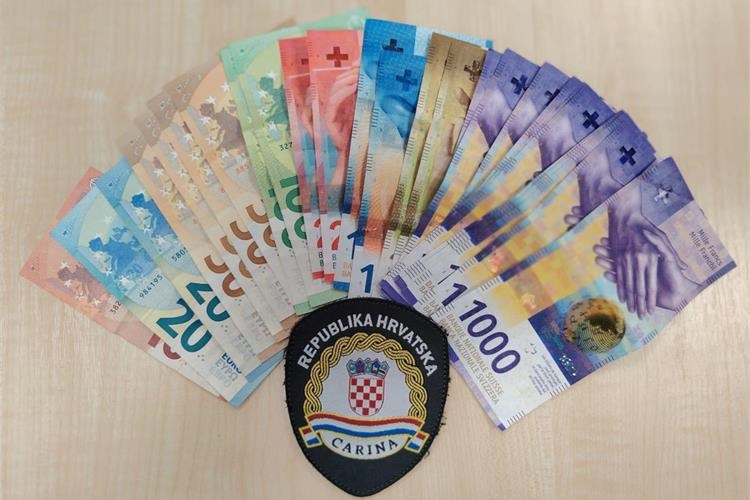 Slika /17942 unos gotovine/glavna fotografija 20.11..jpeg